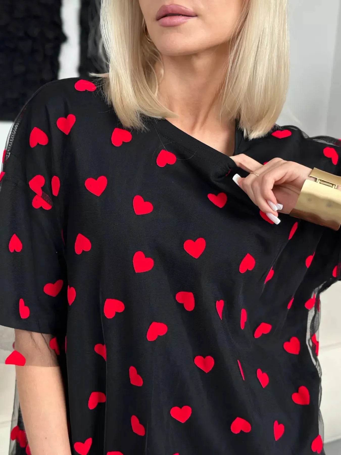 Trendy Heart Print Oversized T-Shirt in 100% Polyester – Stylish and Comfy Casual Wear - Store 42