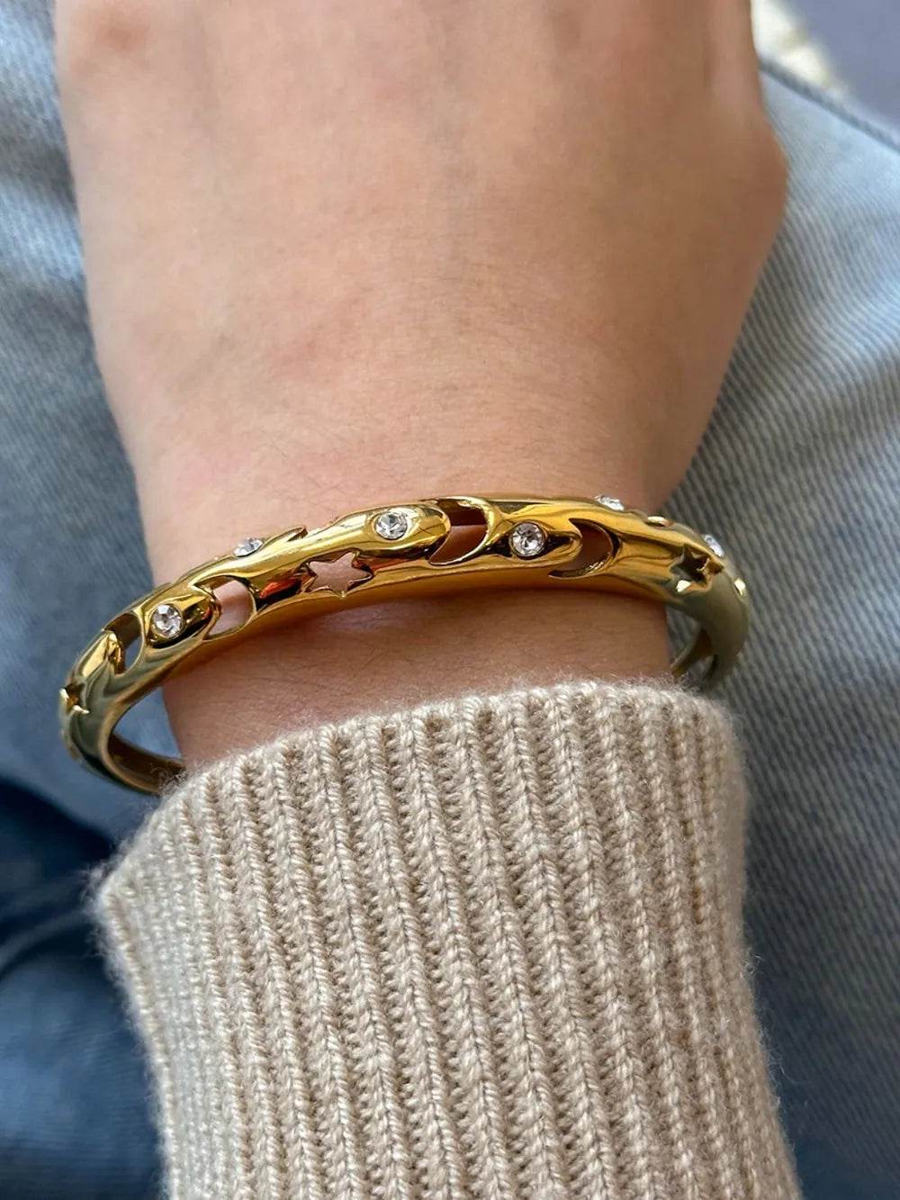 Elegant 18K Gold-Plated Stainless Steel Rhinestone Cutout Bracelet for Stylish Accessory - Store 42