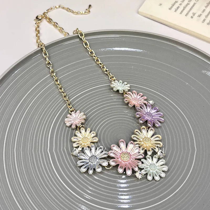 Elegant Alloy Rhinestone Daisy Necklace - 20" Length, Unique Floral Design, Imported Jewelry