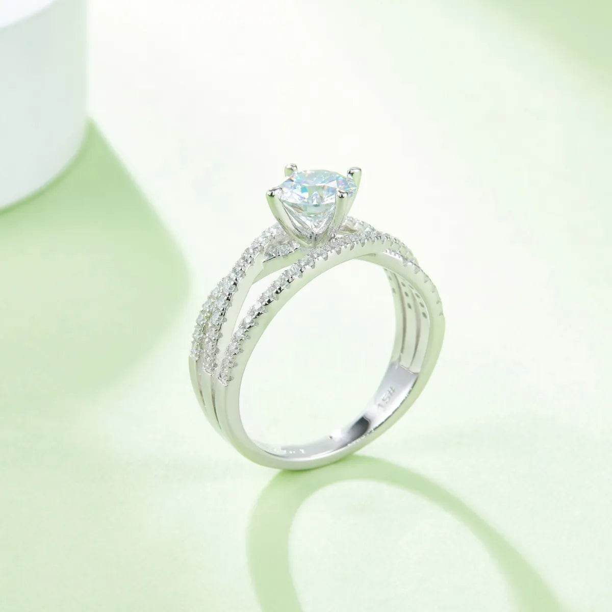 1 Carat Moissanite Ring in 925 Sterling Silver - Elegant Jewelry with Certificate & Box Included