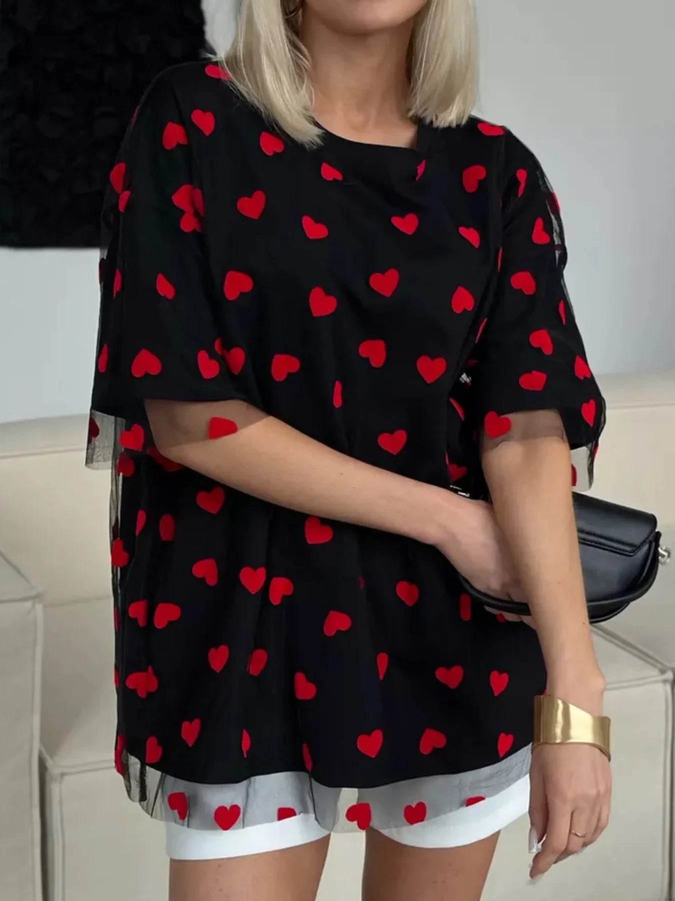 Trendy Heart Print Oversized T-Shirt in 100% Polyester – Stylish and Comfy Casual Wear