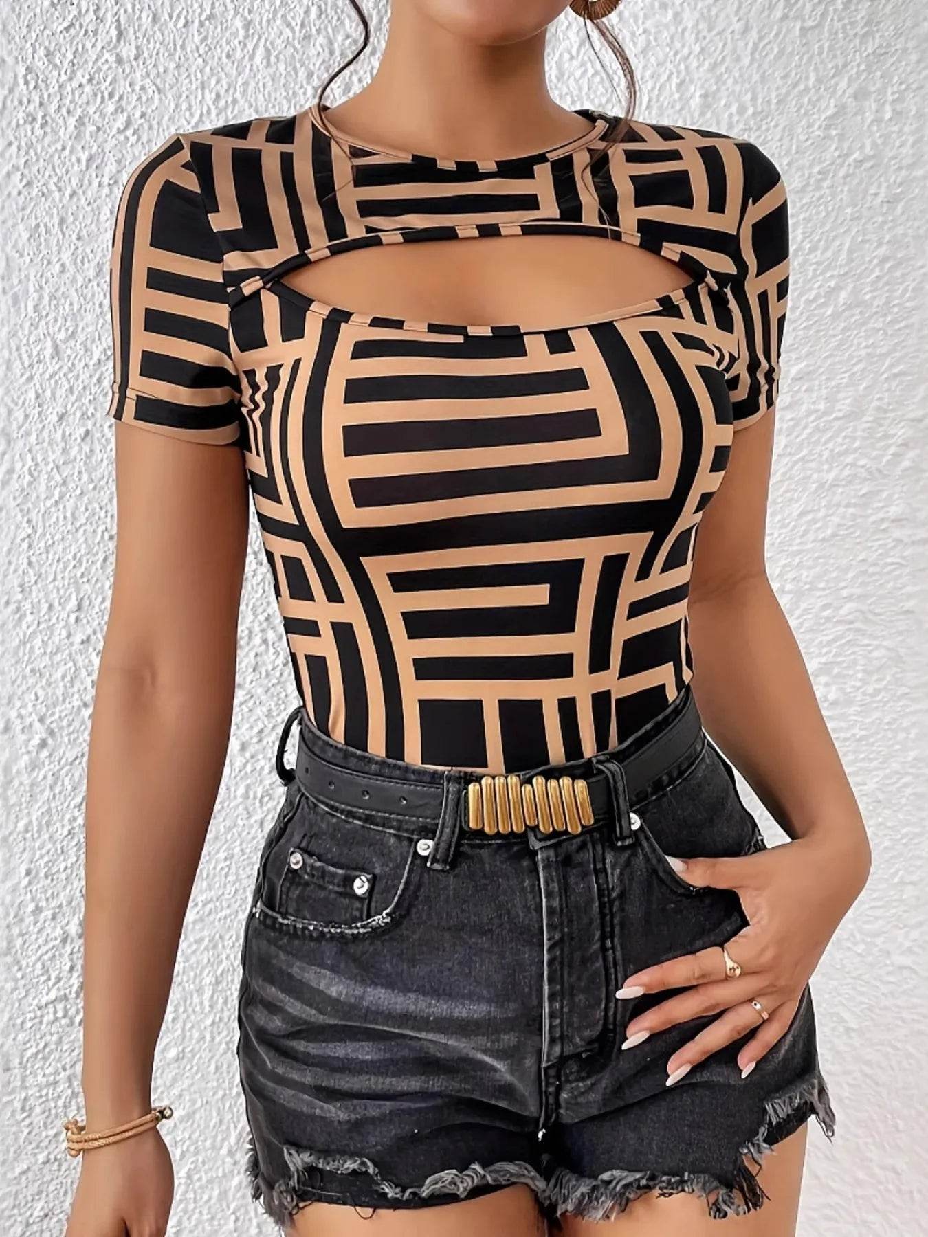 Trendy Geometric Print Short Sleeve T-Shirt with Cutout Detail - 95% Polyester, Modern Style