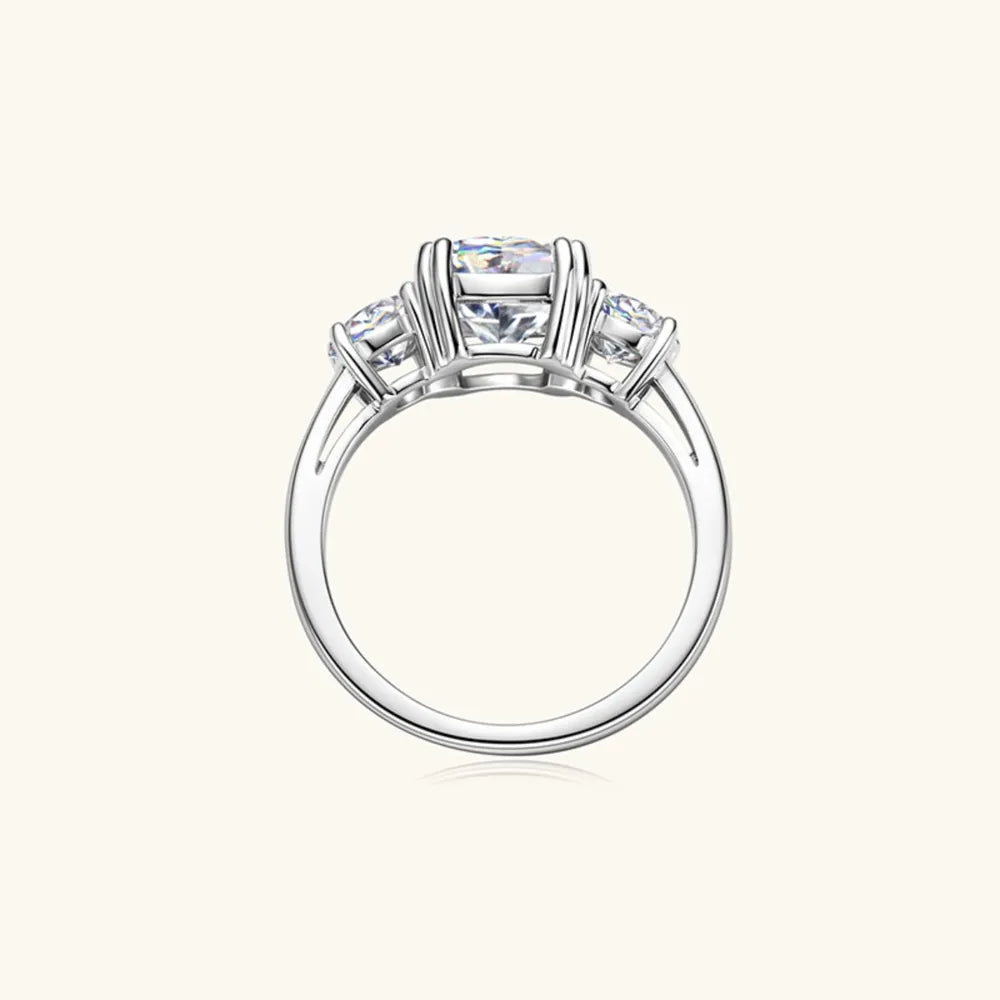 Stunning 3.5 Carat Moissanite Ring in 925 Sterling Silver with VVS1 Clarity and D Color Grade