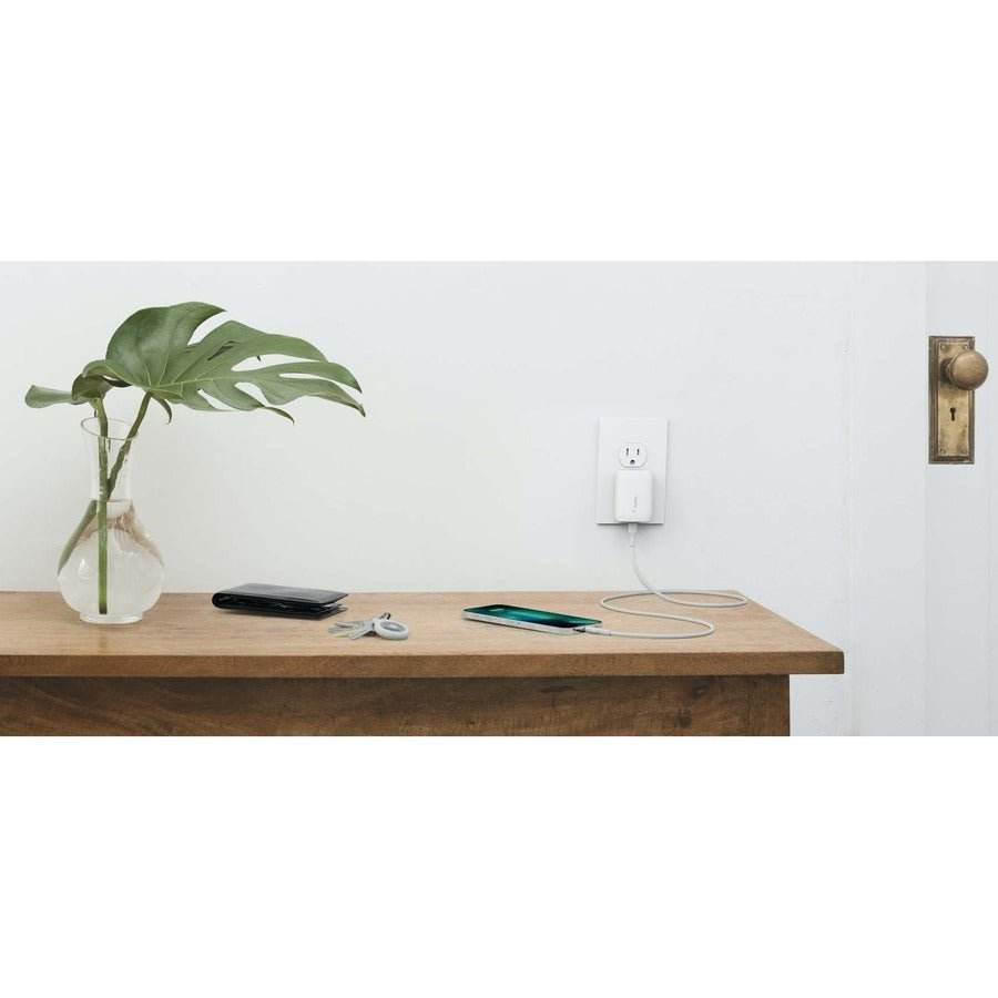 Belkin BoostCharge 30W USB-C PD Wall Charger with PPS Technology - Fast Charging for iPhone & Samsung - Store 42