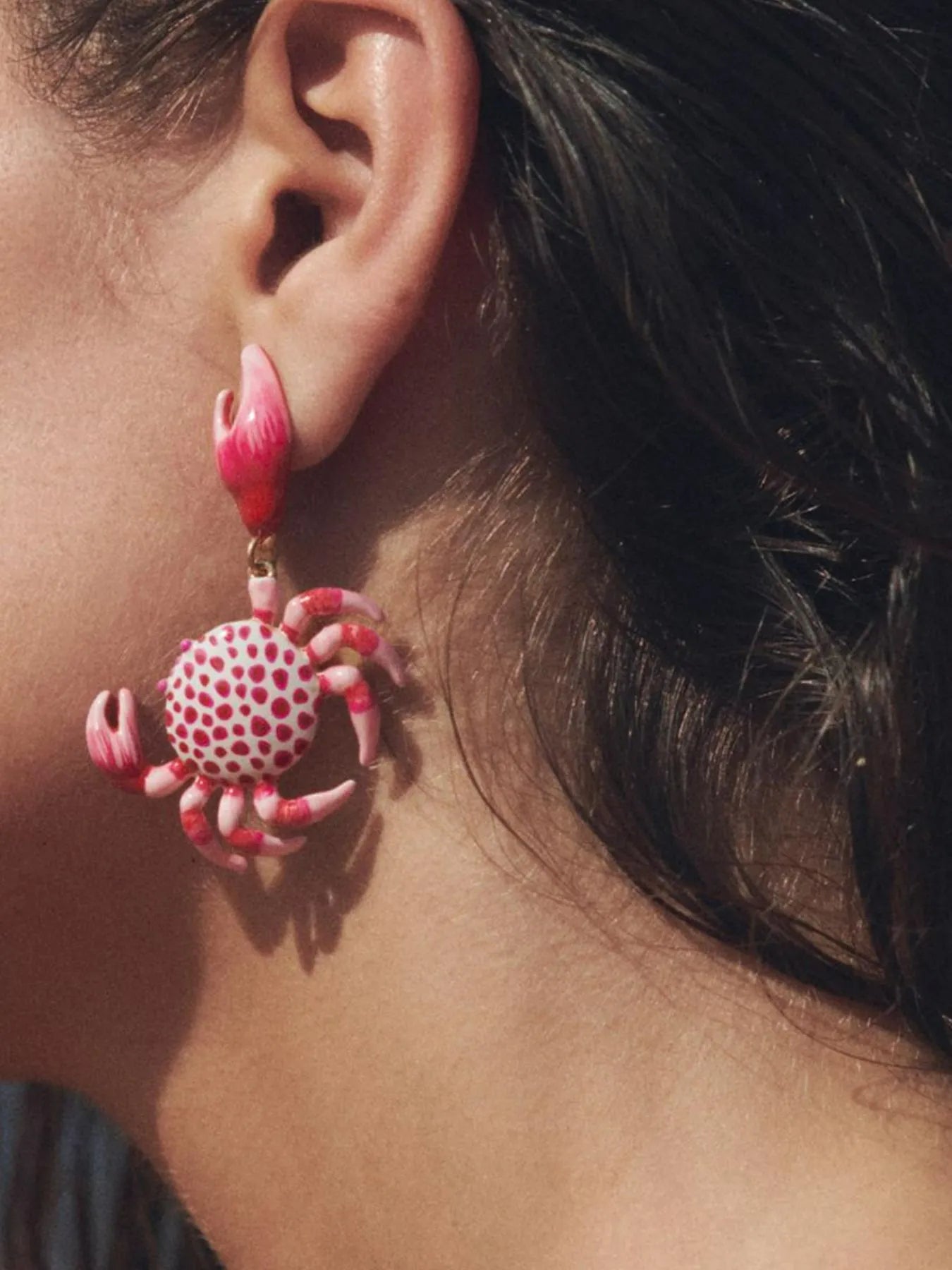 Elegant 18K Gold-Plated Crab-Shaped Earrings in Zinc Alloy and Stainless Steel