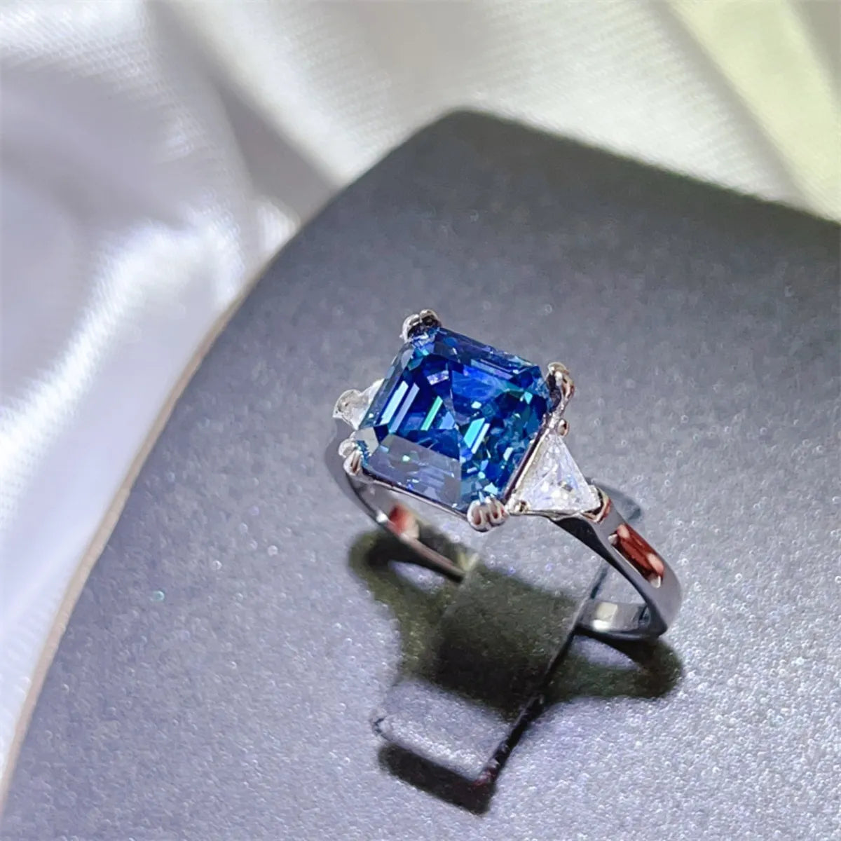 3 Carat Moissanite Ring in 925 Sterling Silver - Elegant Platinum-Plated Design