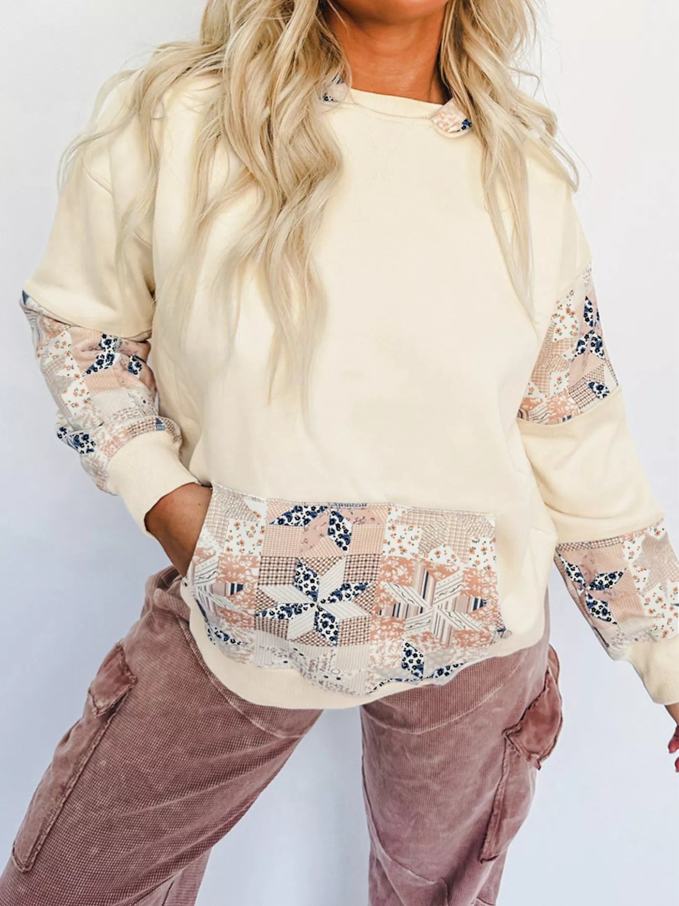 Trendy Geo Pattern Patchwork Hoodie with Kangaroo Pocket - Slightly Stretchy, Stylish & Comfortable