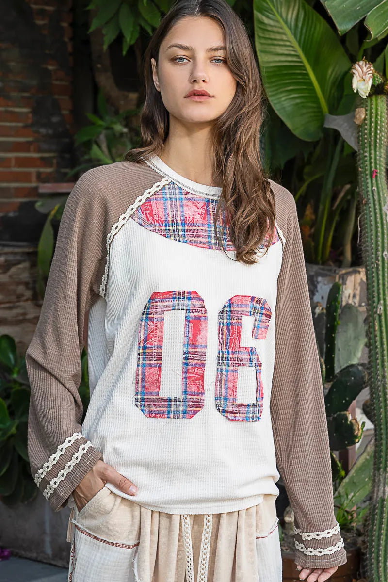 Vintage-Inspired Plaid Number 06 Raglan Sleeve T-Shirt for Casual Street Style