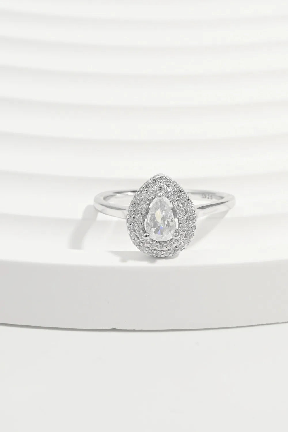 925 Sterling Silver Inland Zircon Ring with Platinum-Plated Finish - Elegant Design for Any Occasion