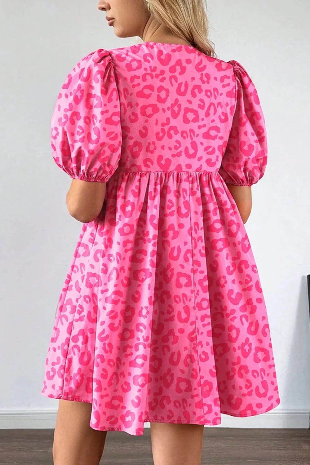 Chic Leopard Print Dress with Tie Front and Puff Sleeves - 100% Cotton, Non-Stretch