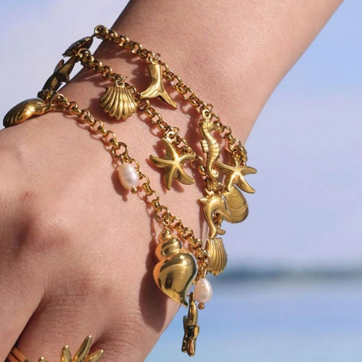 18K Gold-Plated Stainless Steel Sea Shell Charm Bracelet - Elegant Beach-Inspired Jewelry