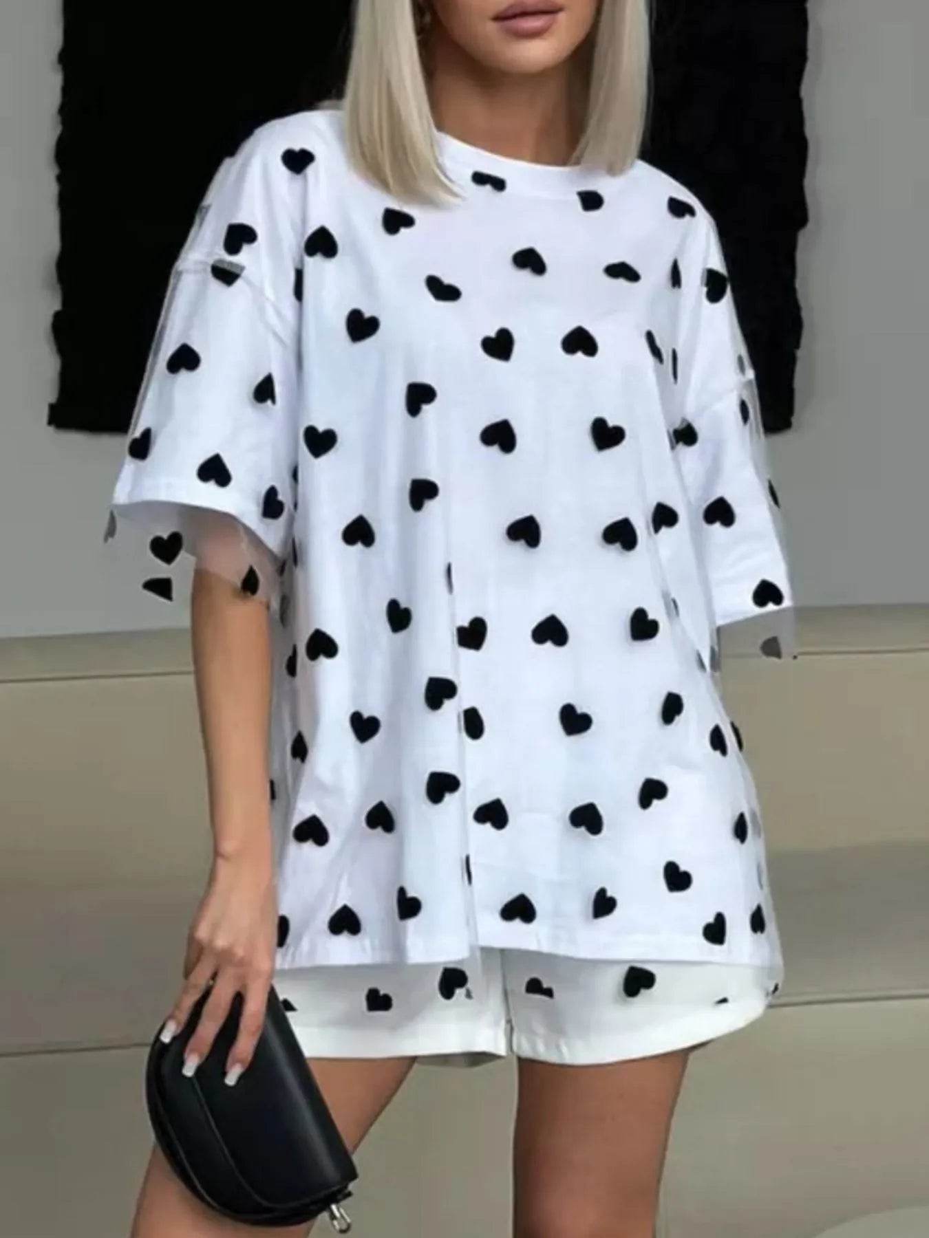 Trendy Heart Print Oversized T-Shirt in 100% Polyester – Stylish and Comfy Casual Wear - Store 42