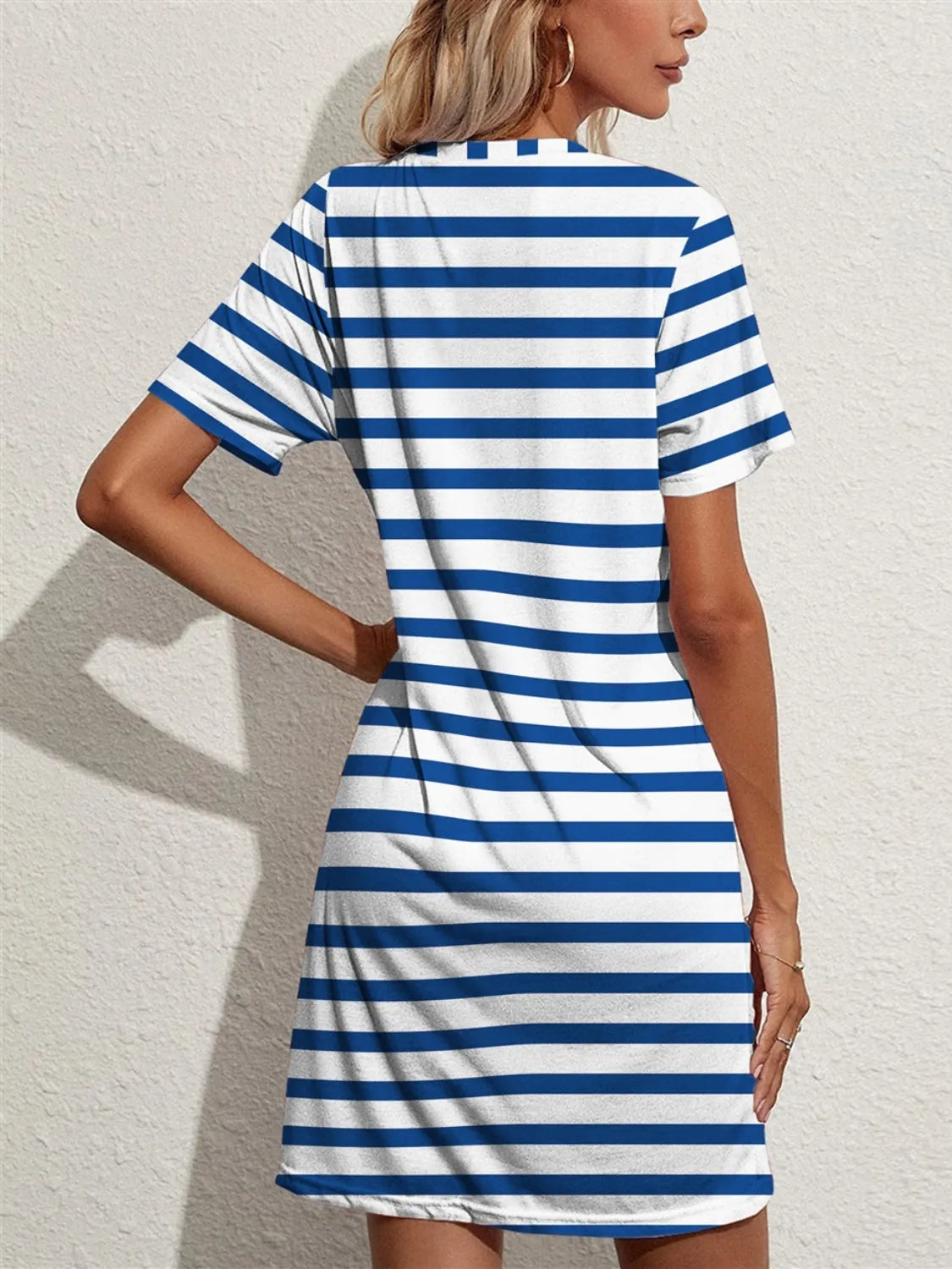 Stylish Contrast Striped Round Neck Dress with Pockets - Short Sleeve, Not Lined, 95% Polyester