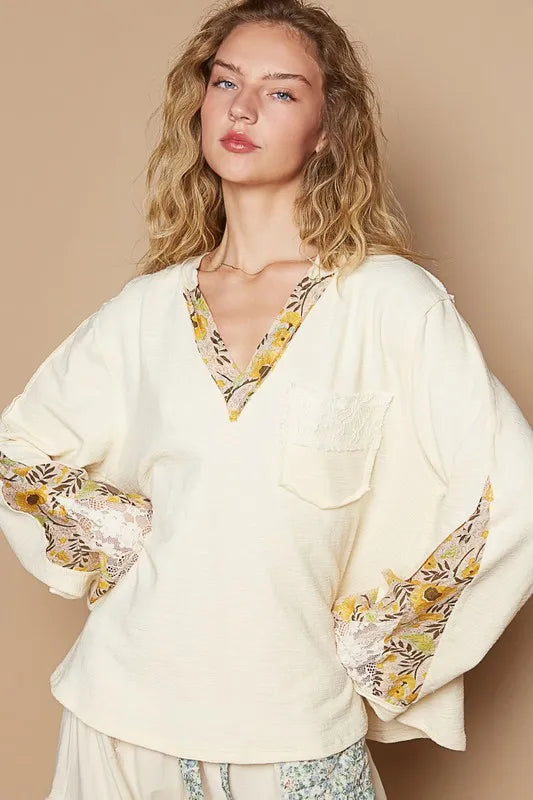 Elegant Lace Detail Flower Printed V-Neck Knit Top for Women - Romantic Floral Charm