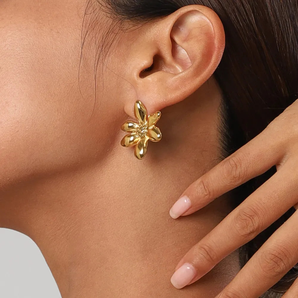 Elegant 18K Gold-Plated Stainless Steel Flower Earrings - Lightweight 1.2" Length