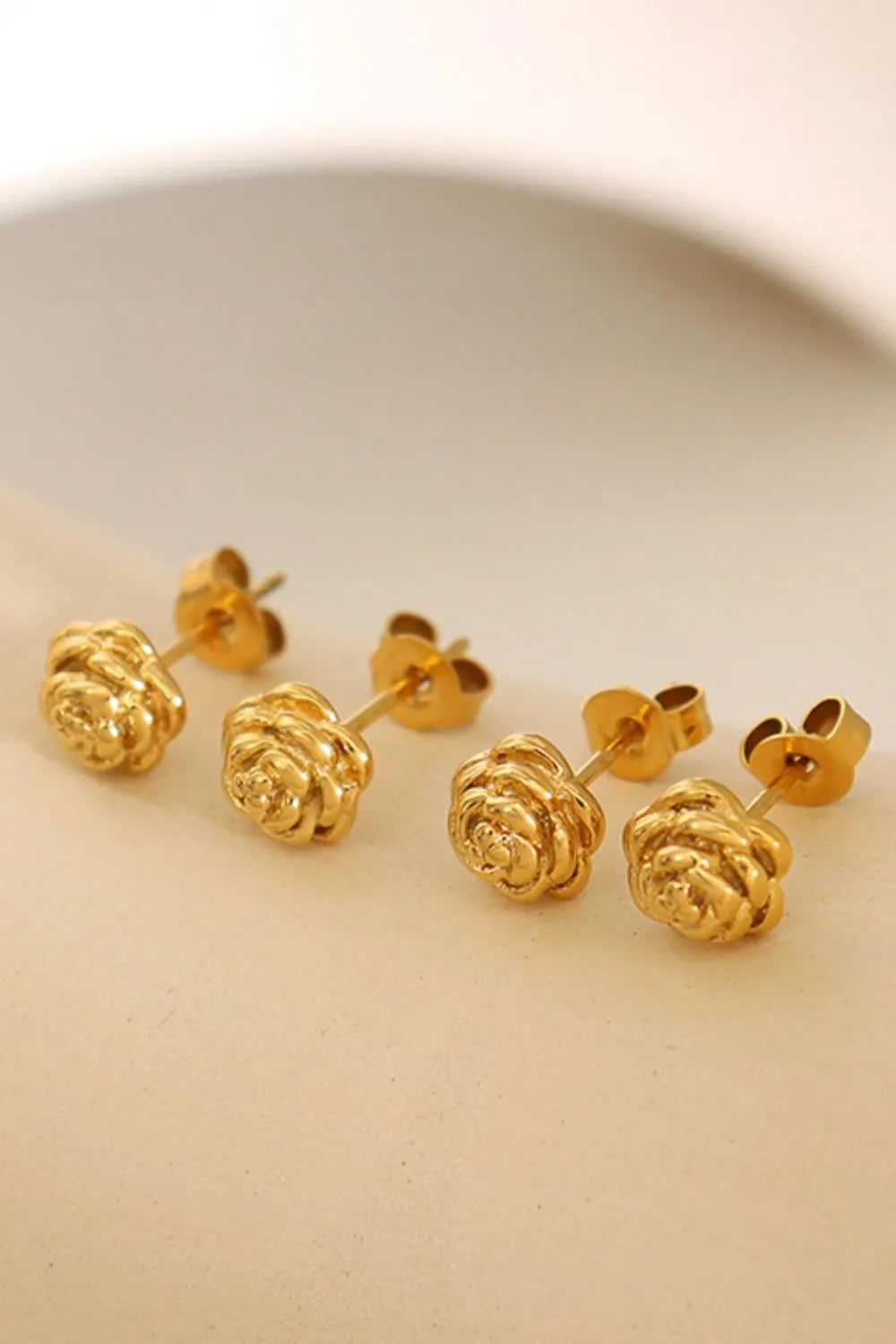 18K Gold-Plated Titanium Steel Flower Stud Earrings - Elegant & Durable Fashion Jewelry
