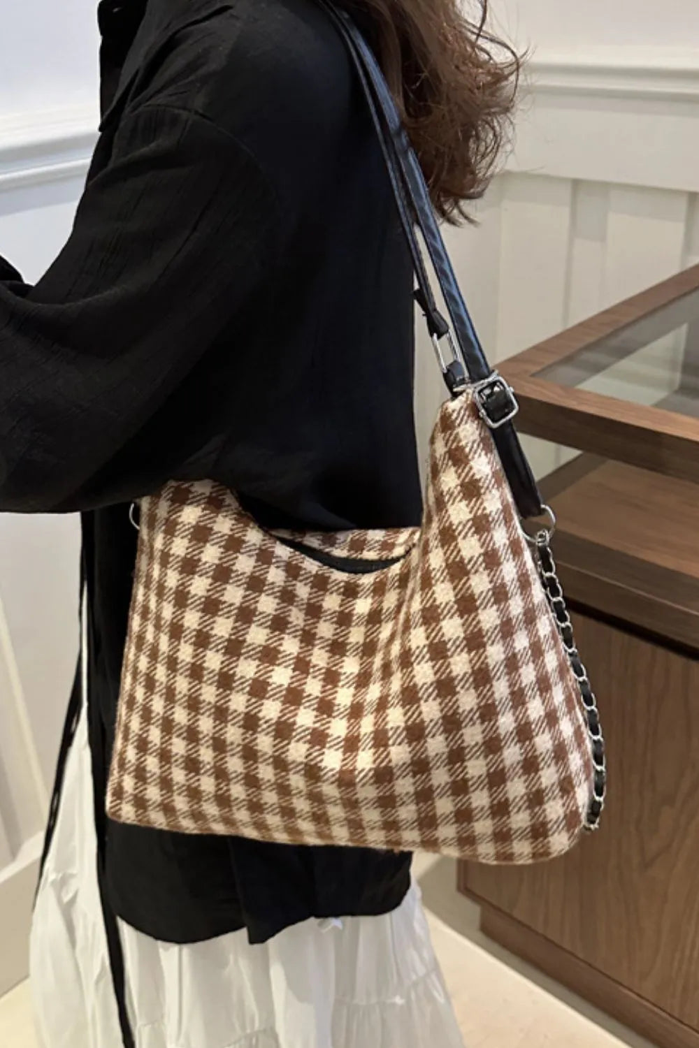 Stylish Medium Plaid Handbag with Adjustable Strap – Durable Polyester, Imported Design
