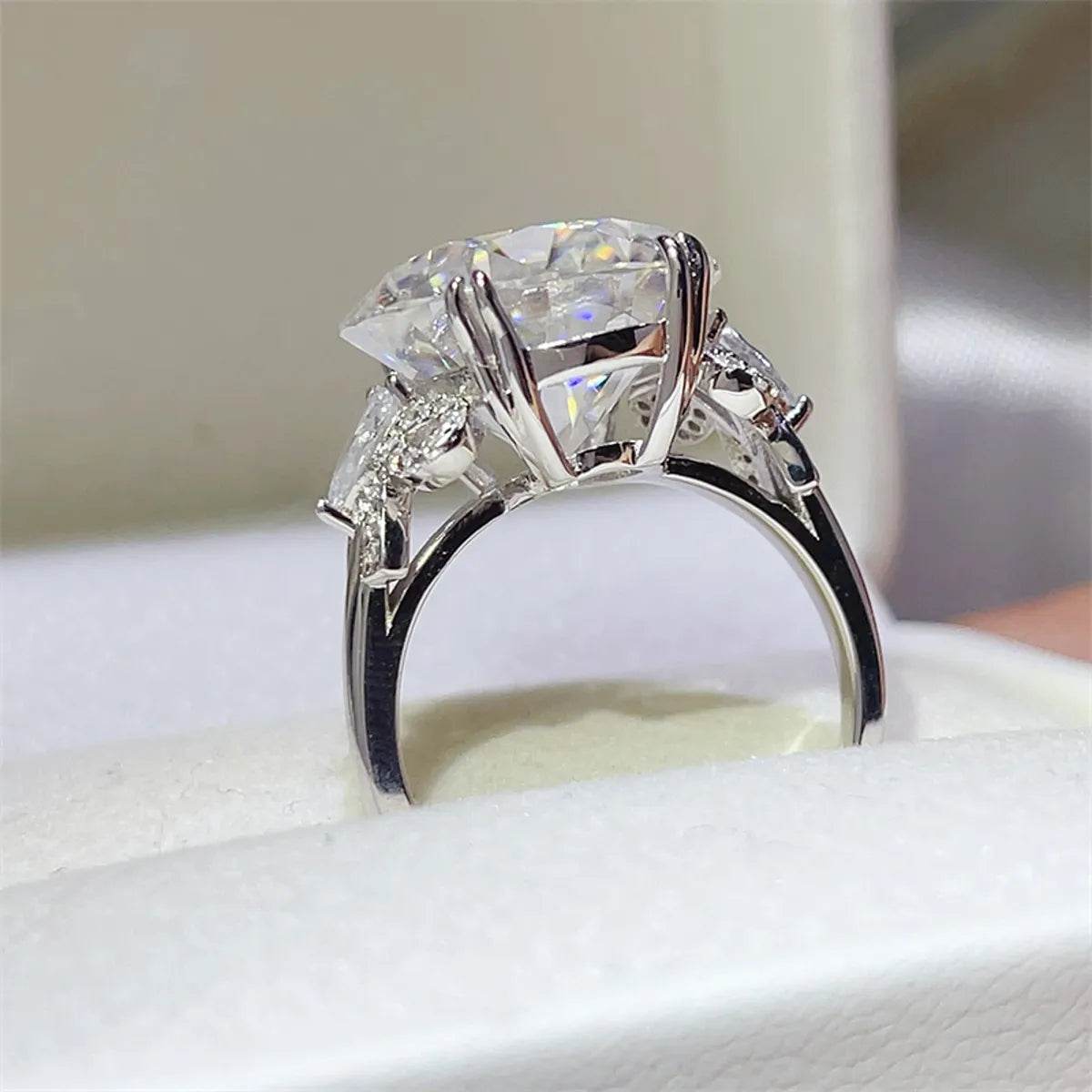 10 Carat Moissanite Ring in 925 Sterling Silver with Certificate and Warranty - Store 42