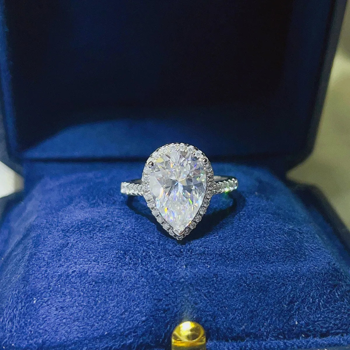 Elegant 2 Carat Moissanite Ring in 925 Sterling Silver with Certificate & Matching Box