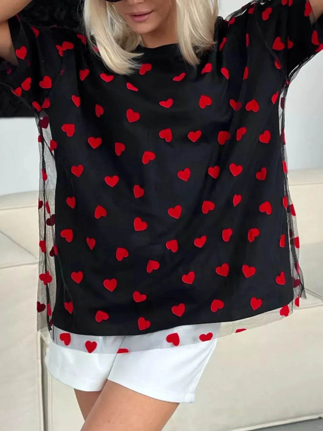 Trendy Heart Print Oversized T-Shirt in 100% Polyester – Stylish and Comfy Casual Wear