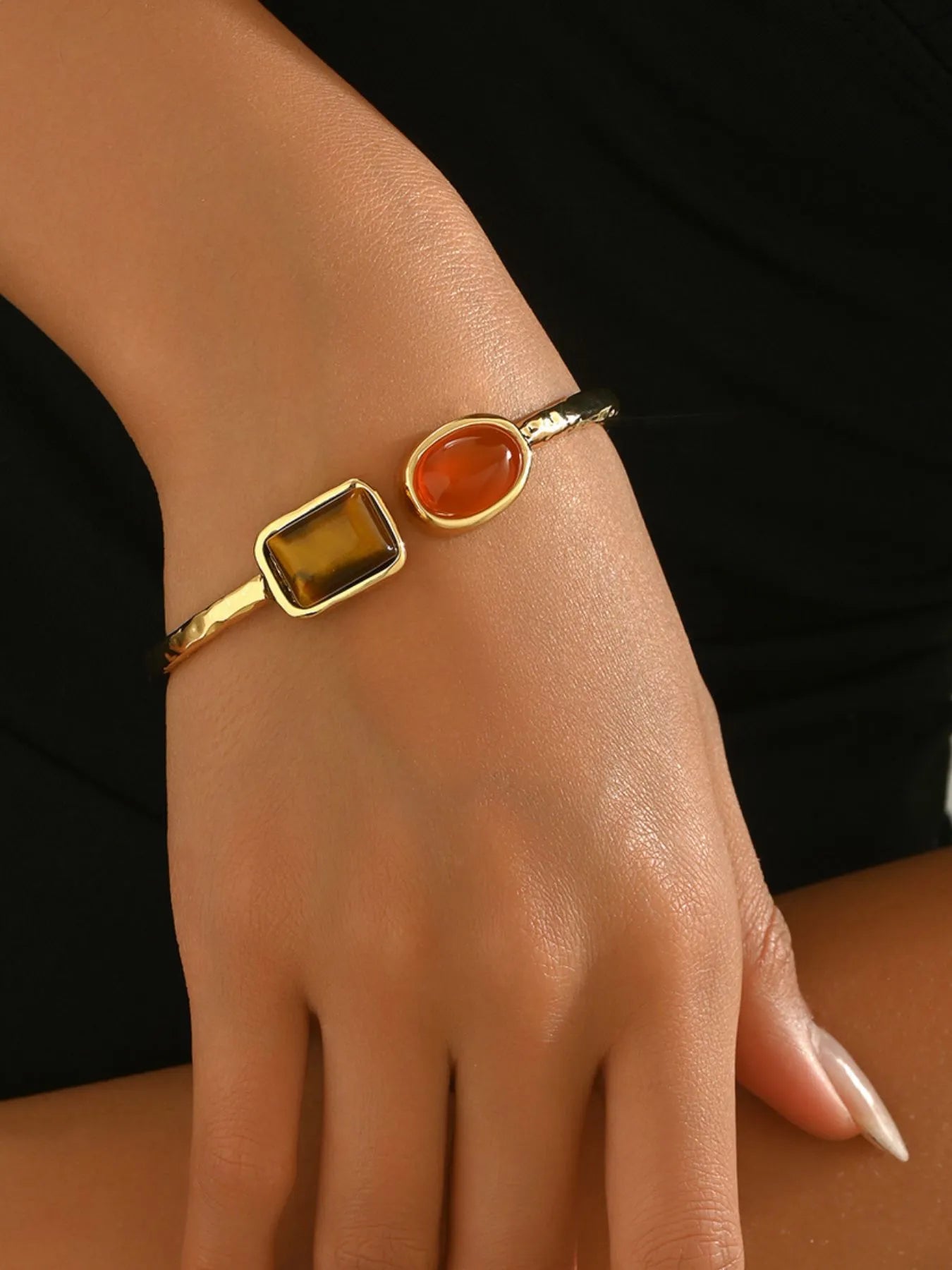 Elegant 18K Gold-Plated Geometric Open Bracelet - Stylish Resin & Stainless Steel Design