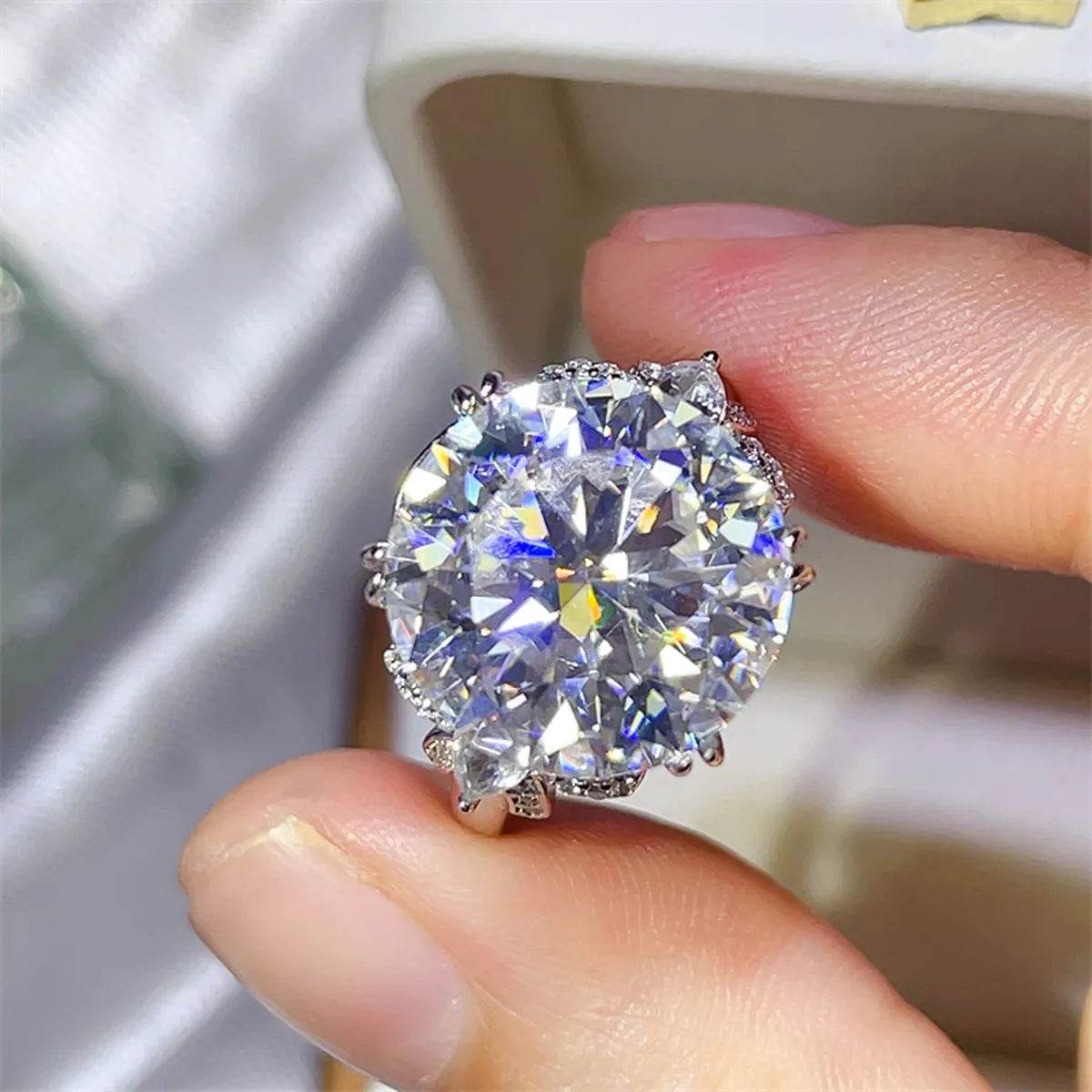 10 Carat Moissanite Ring in 925 Sterling Silver with Certificate and Warranty - Store 42