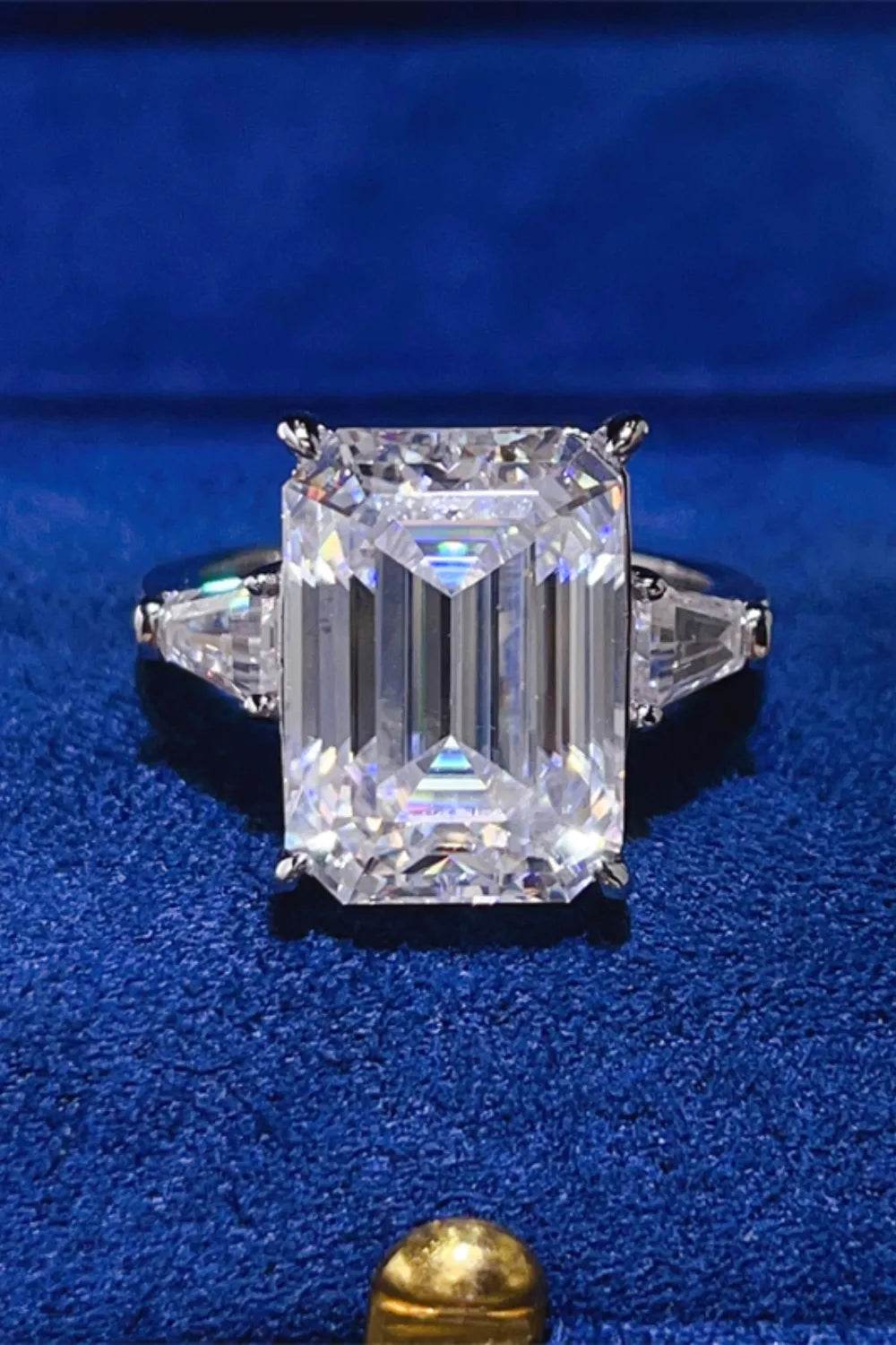 10 Carat Moissanite Ring in 925 Sterling Silver with Certificate - Elegant and Durable Design