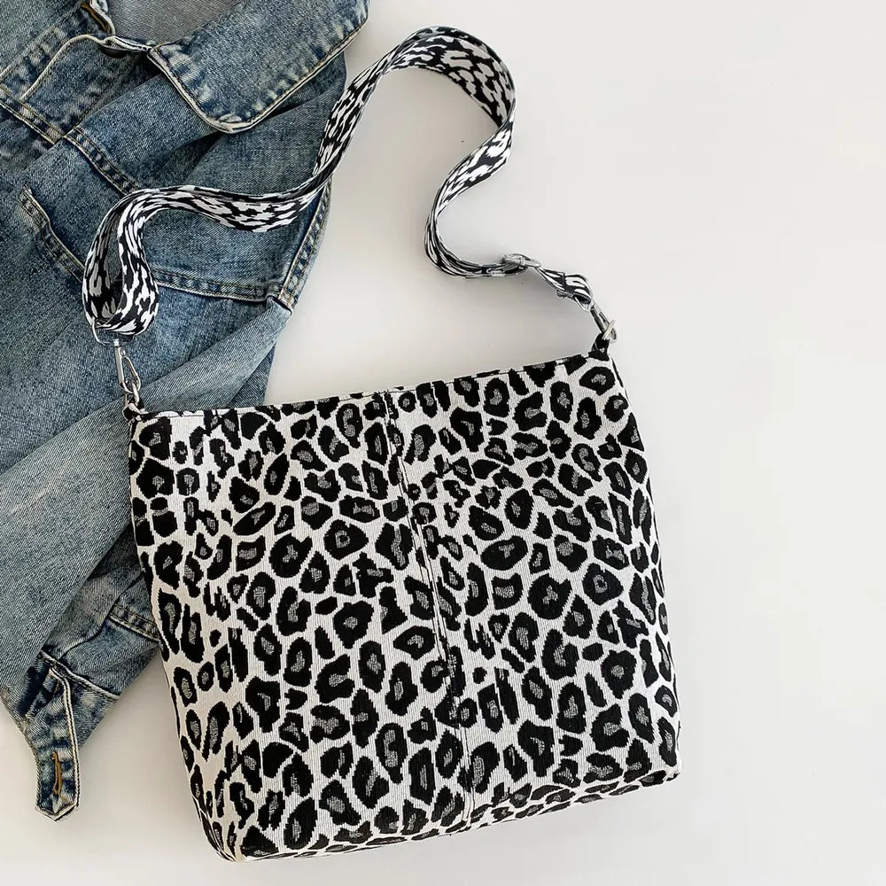 Black / One Size-Regular