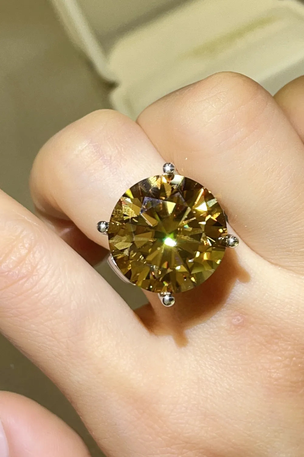 Elegant 20 Carat Moissanite Ring in 925 Sterling Silver - Gift Box Included
