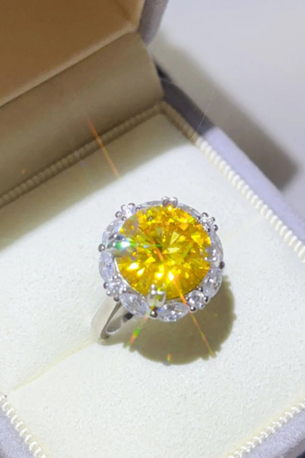 5 Carat Moissanite Ring in 925 Sterling Silver - Elegant Platinum-Plated Jewelry
