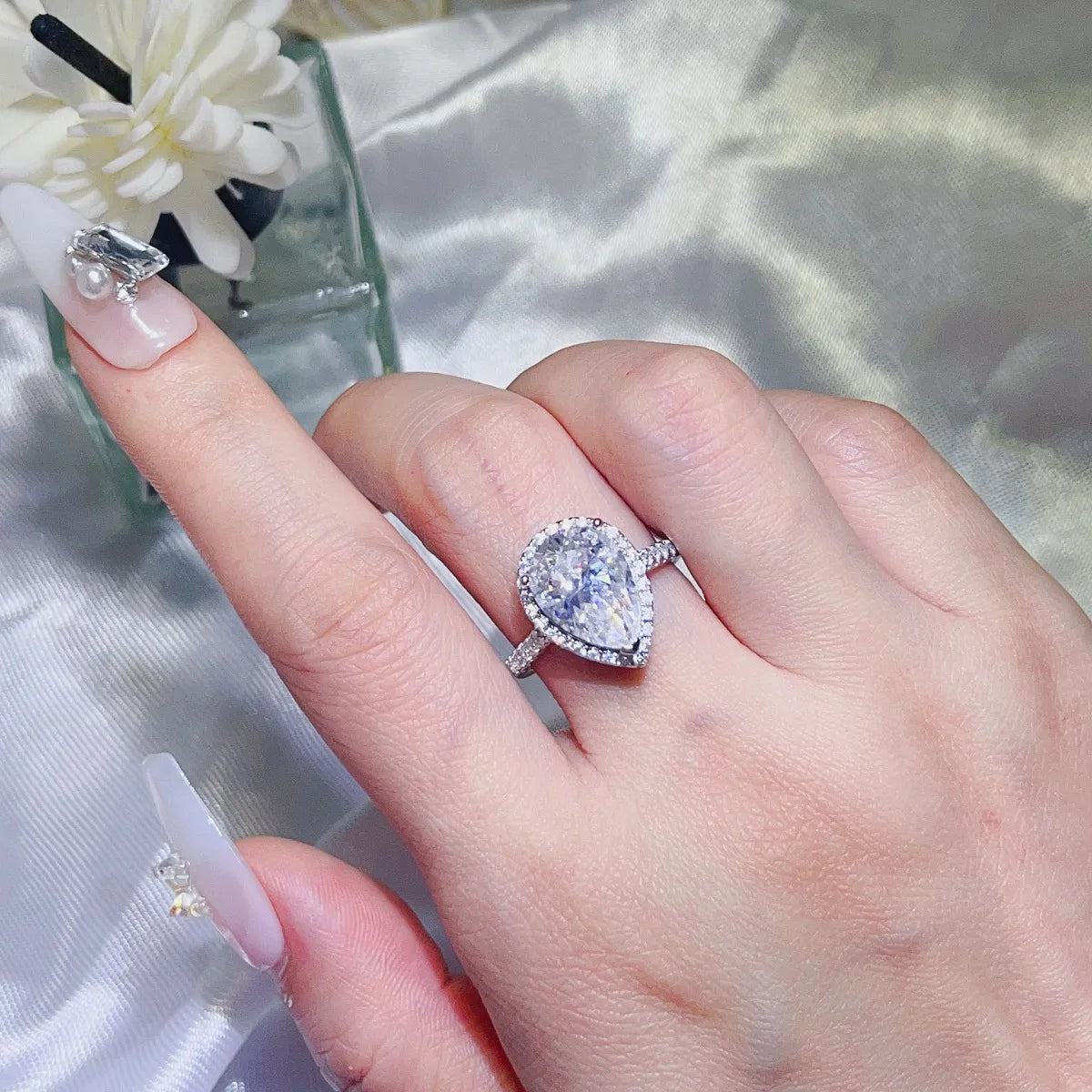 Elegant 2 Carat Moissanite Ring in 925 Sterling Silver with Certificate & Matching Box