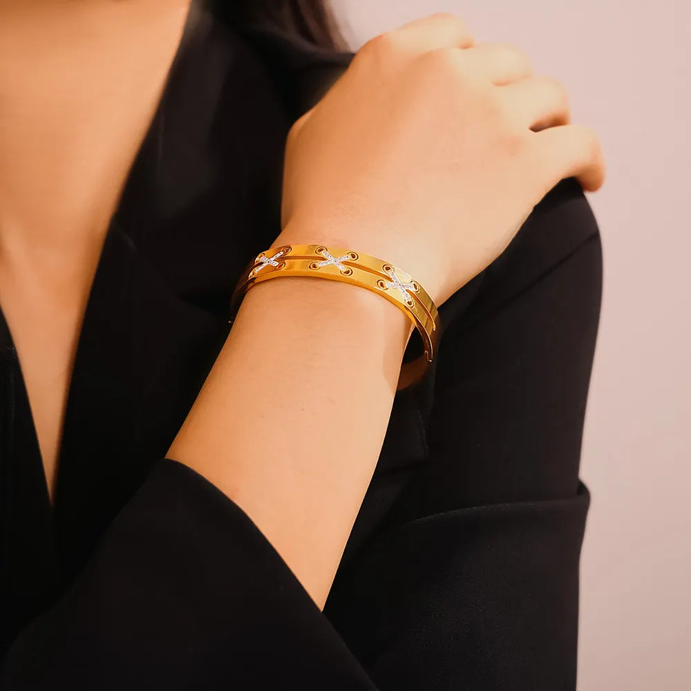Elegant 18K Gold-Plated Bracelet with Czech Diamonds - Durable Stainless Steel Design