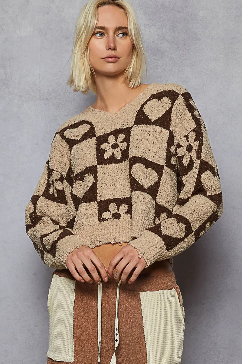 Stylish Cropped POL V-Neck Sweater with Checkered Heart Pattern in Warm Beige & Brown