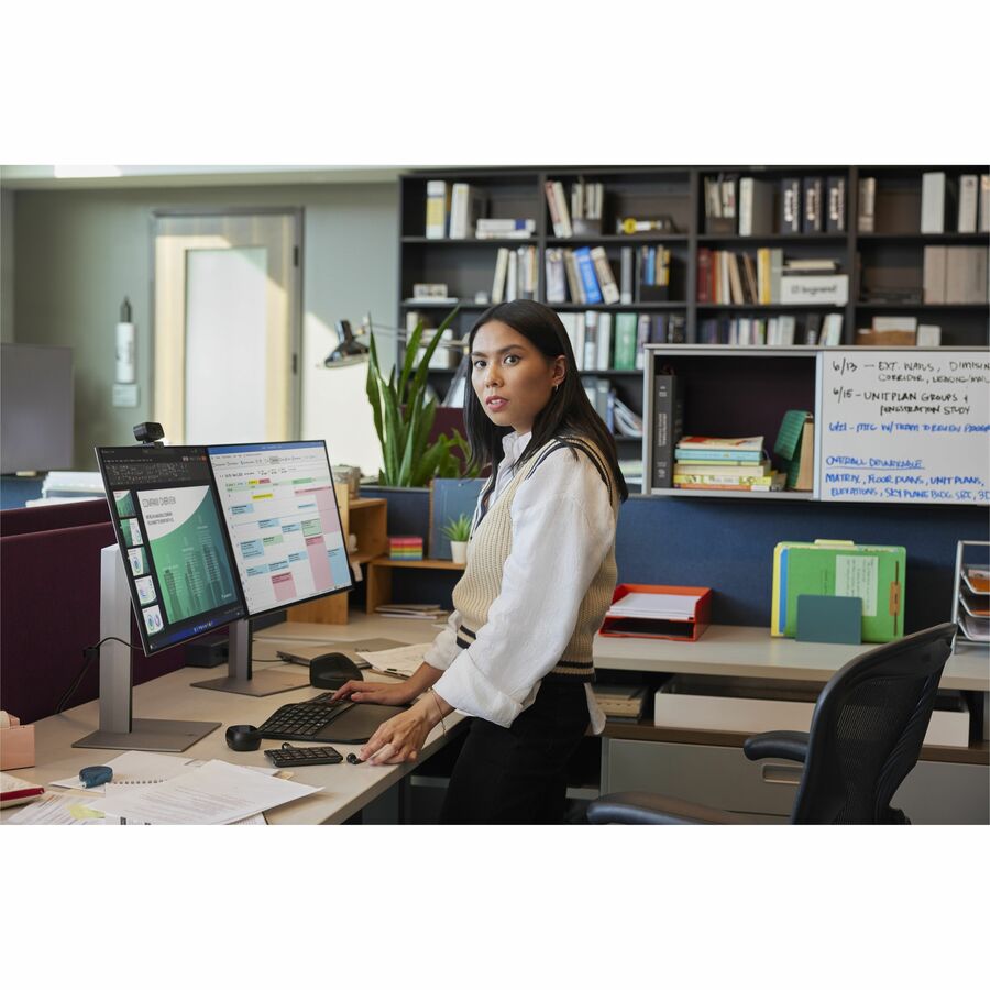 HP 724PN 24" WUXGA LCD Monitor - 100Hz Refresh Rate, 1500:1 Contrast, Ergonomic Design
