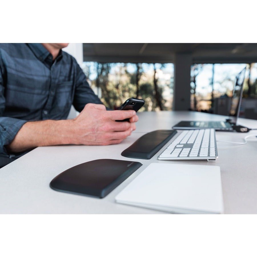 Kensington ErgoSoft Gel Wrist Rest – Ultra - Soft, Ergonomist Approved, Non - Skid Design in Black - Store 42