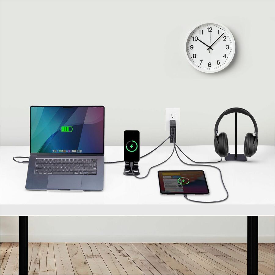 StarTech.com 140W GaN USB-C Charger with 3 USB-C Ports, 1 USB-A, Compact & Efficient Design